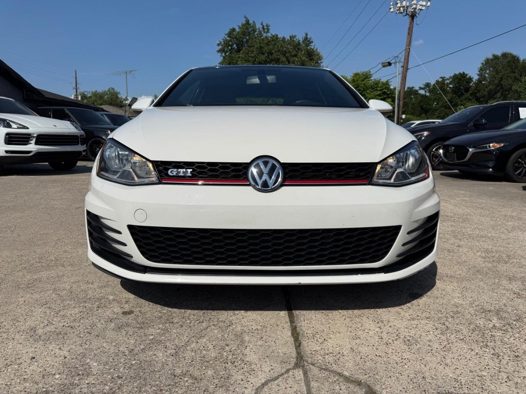 Volkswagen Golf GTI Vehicle Full-screen Gallery Image 02