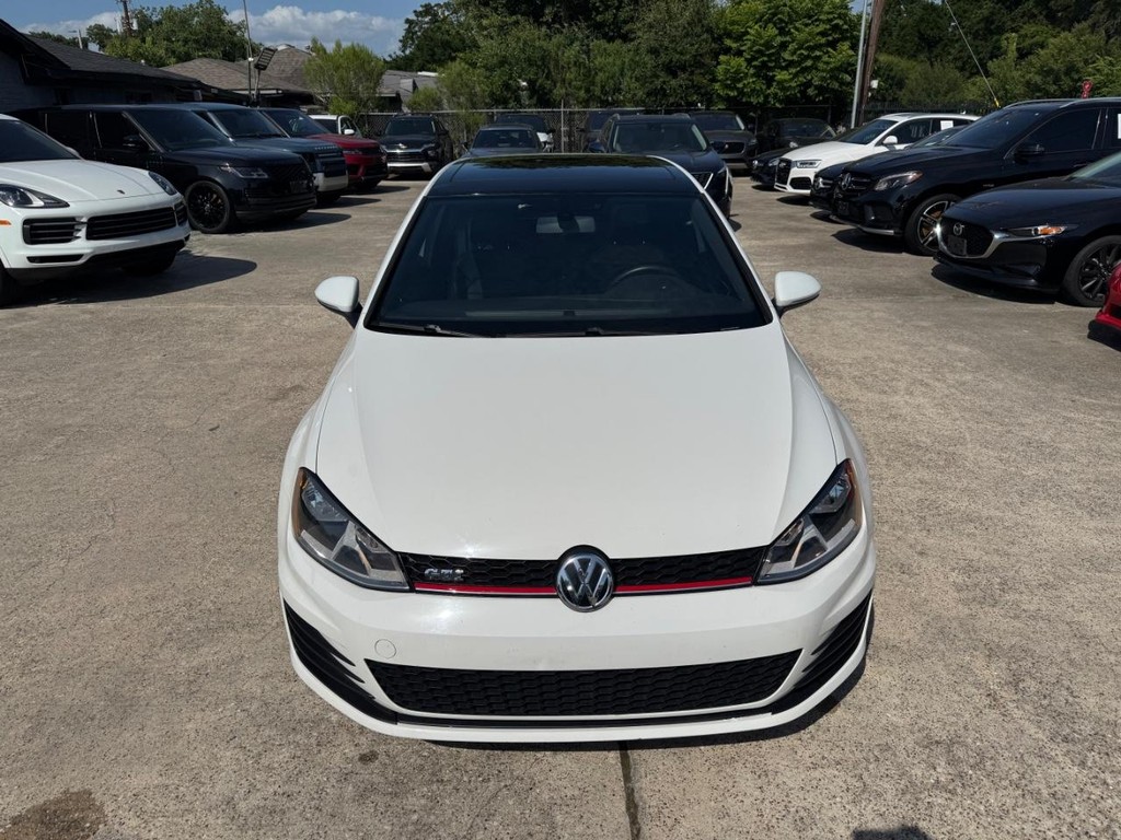 Volkswagen Golf GTI Vehicle Full-screen Gallery Image 03