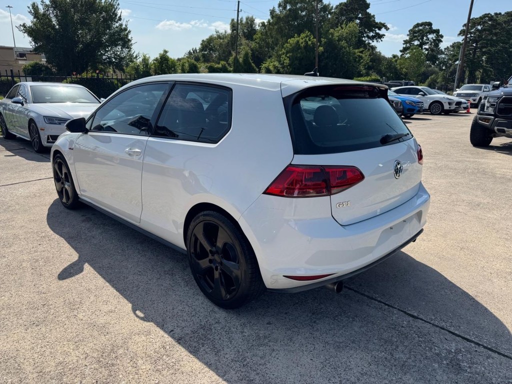 Volkswagen Golf GTI Vehicle Full-screen Gallery Image 08