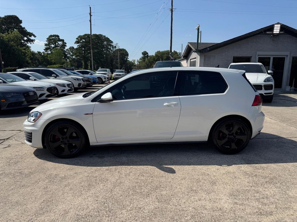 Volkswagen Golf GTI Vehicle Full-screen Gallery Image 09