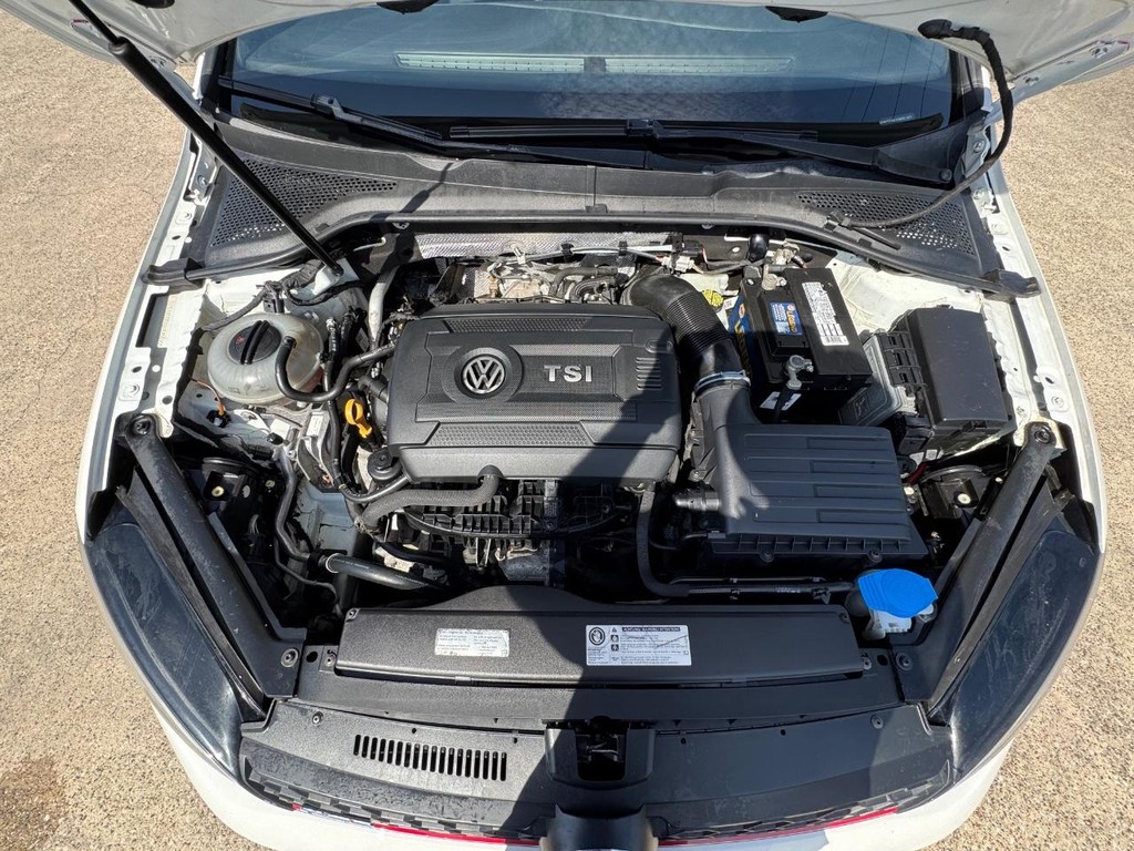 Volkswagen Golf GTI Vehicle Full-screen Gallery Image 26