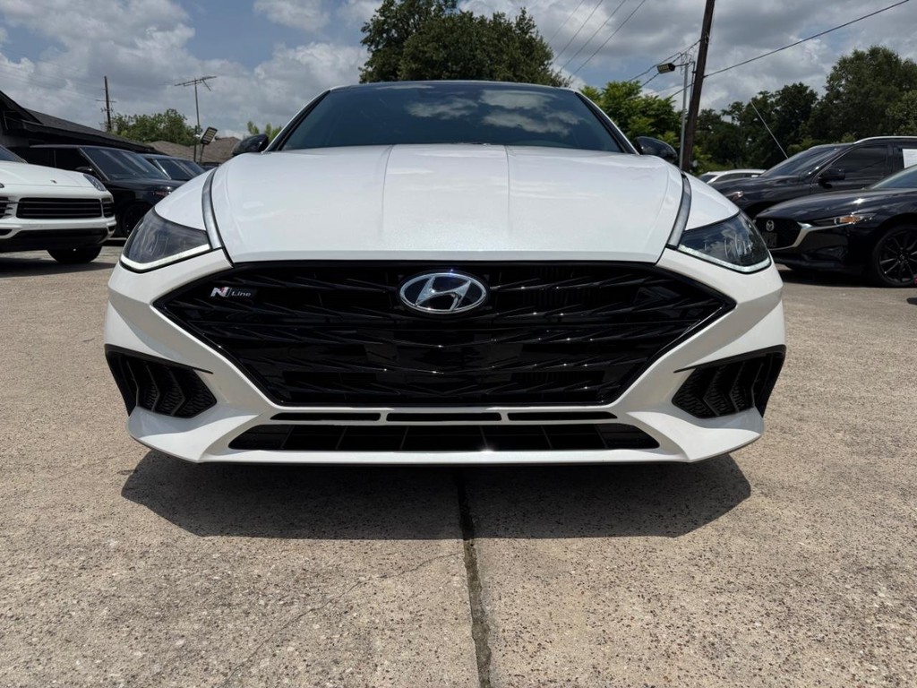 Hyundai Sonata Vehicle Full-screen Gallery Image 02