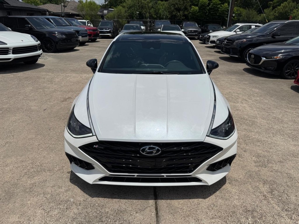 Hyundai Sonata Vehicle Full-screen Gallery Image 03
