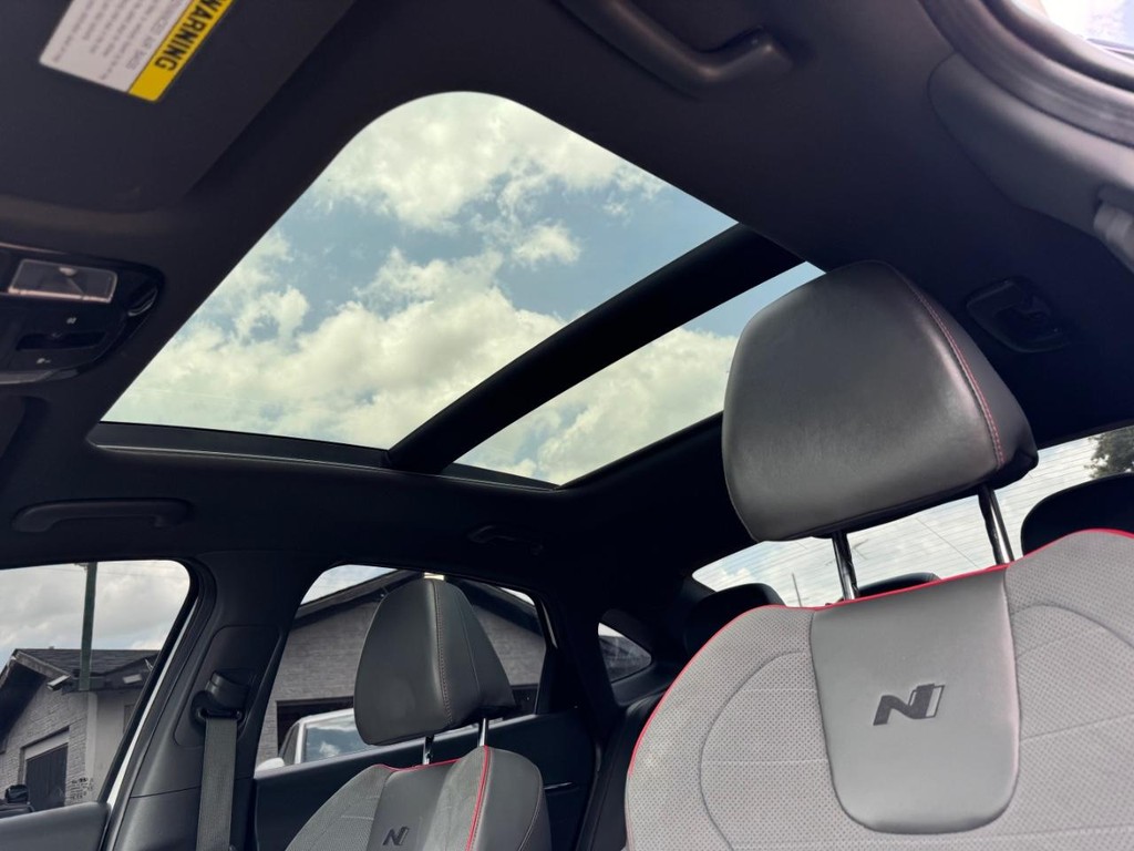Hyundai Sonata Vehicle Full-screen Gallery Image 20
