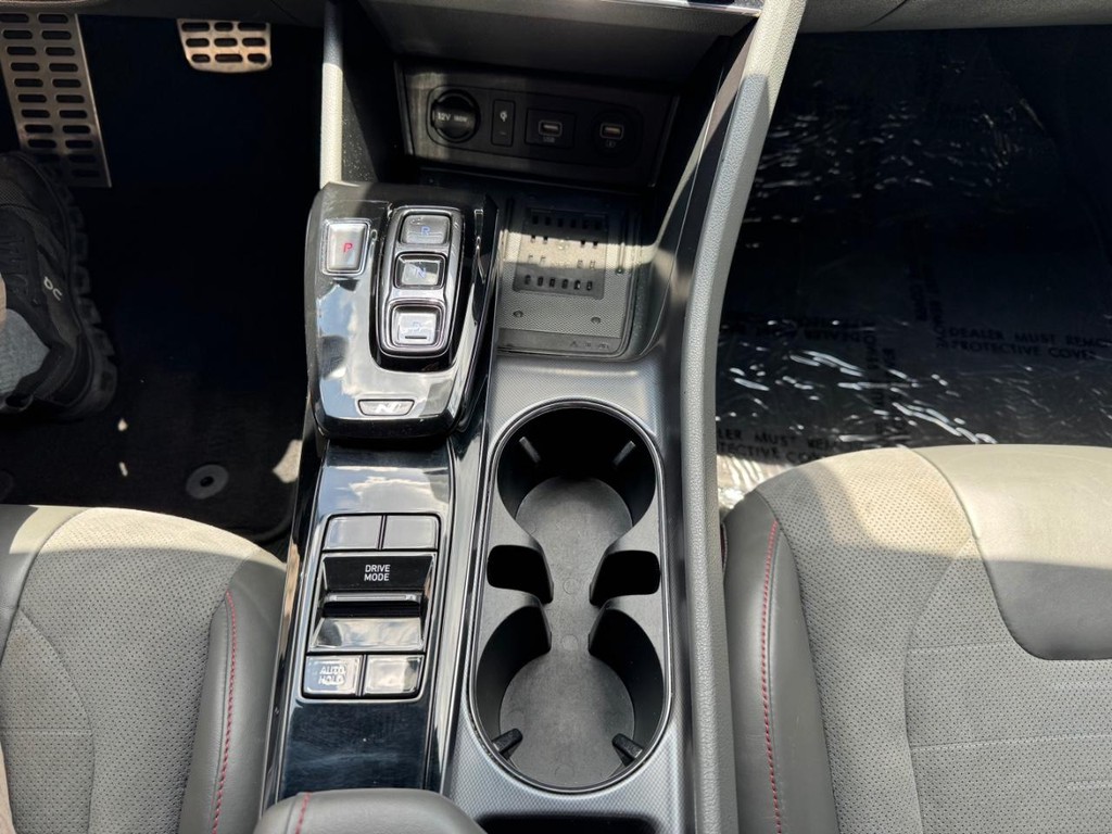 Hyundai Sonata Vehicle Full-screen Gallery Image 24