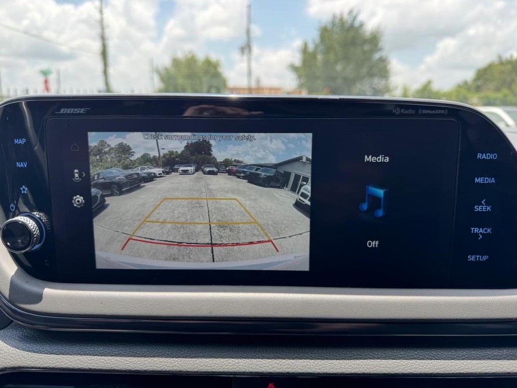Hyundai Sonata Vehicle Full-screen Gallery Image 27