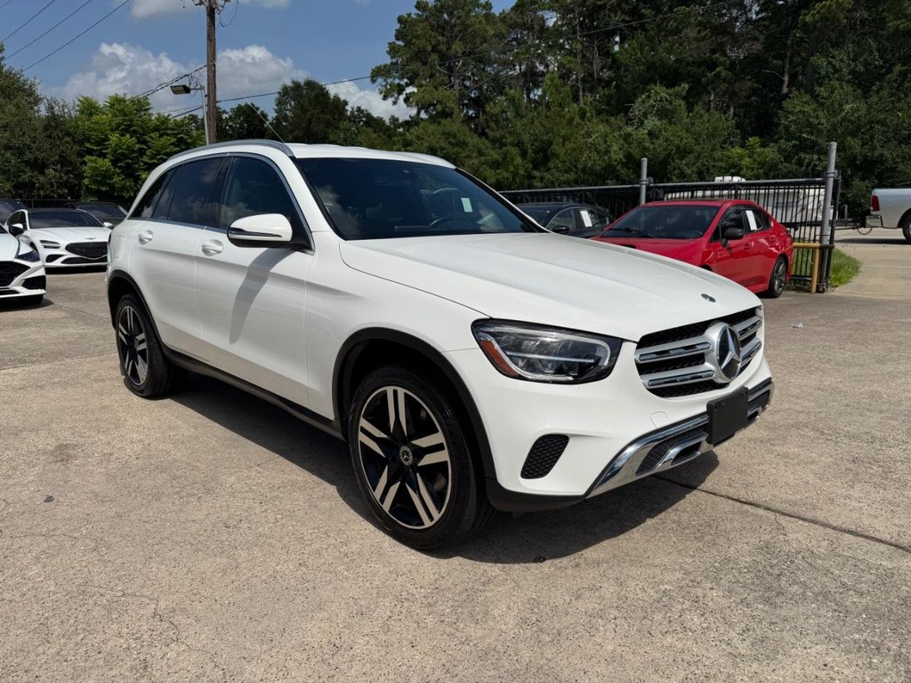 Mercedes-Benz GLC 300 Vehicle Full-screen Gallery Image 04