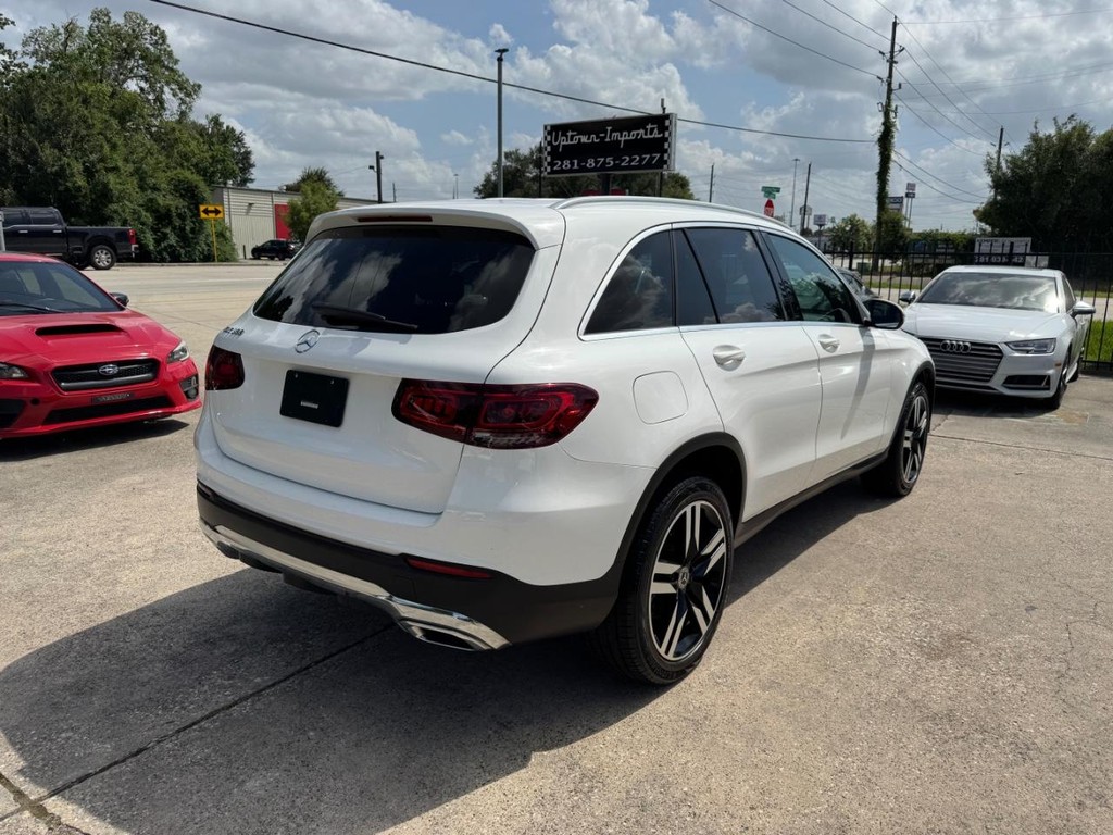 Mercedes-Benz GLC 300 Vehicle Full-screen Gallery Image 06