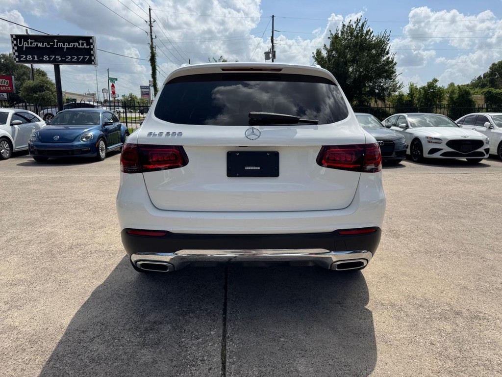 Mercedes-Benz GLC 300 Vehicle Full-screen Gallery Image 07