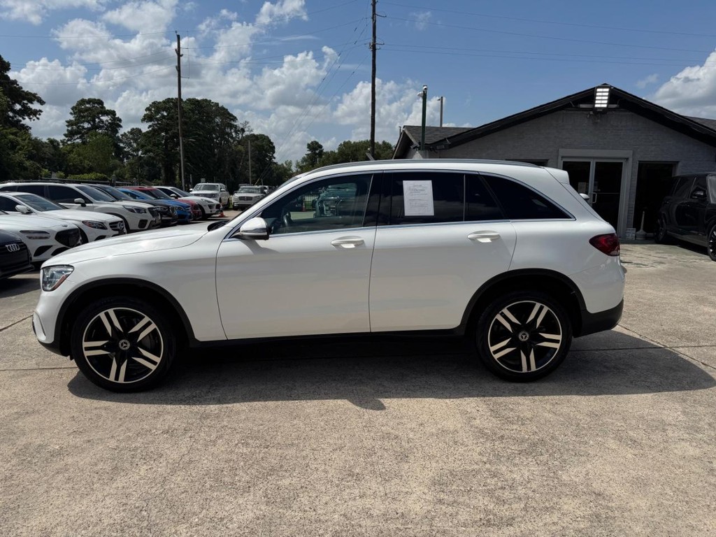 Mercedes-Benz GLC 300 Vehicle Full-screen Gallery Image 09