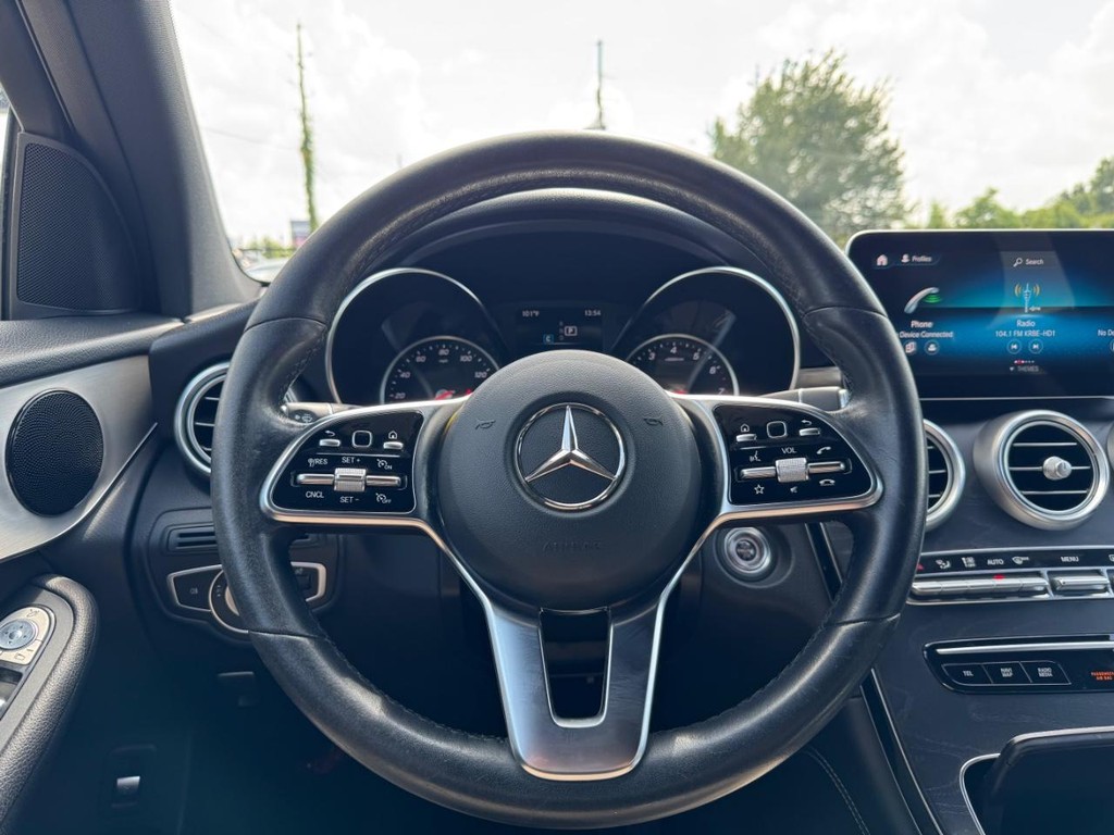 Mercedes-Benz GLC 300 Vehicle Full-screen Gallery Image 20