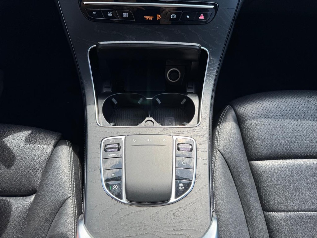 Mercedes-Benz GLC 300 Vehicle Full-screen Gallery Image 25