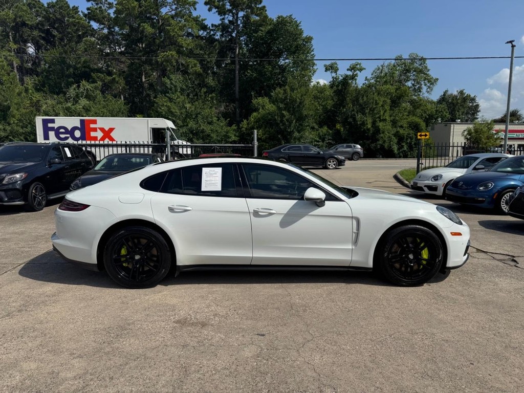 Porsche Panamera e-Hybrid Vehicle Full-screen Gallery Image 05