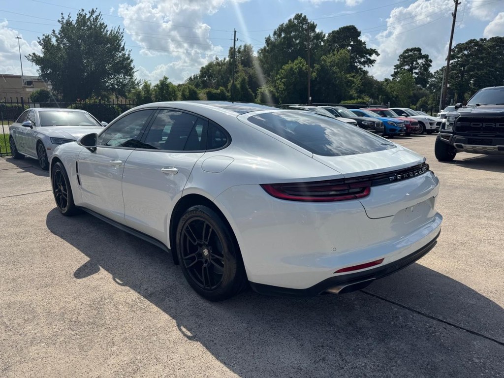 Porsche Panamera e-Hybrid Vehicle Full-screen Gallery Image 08