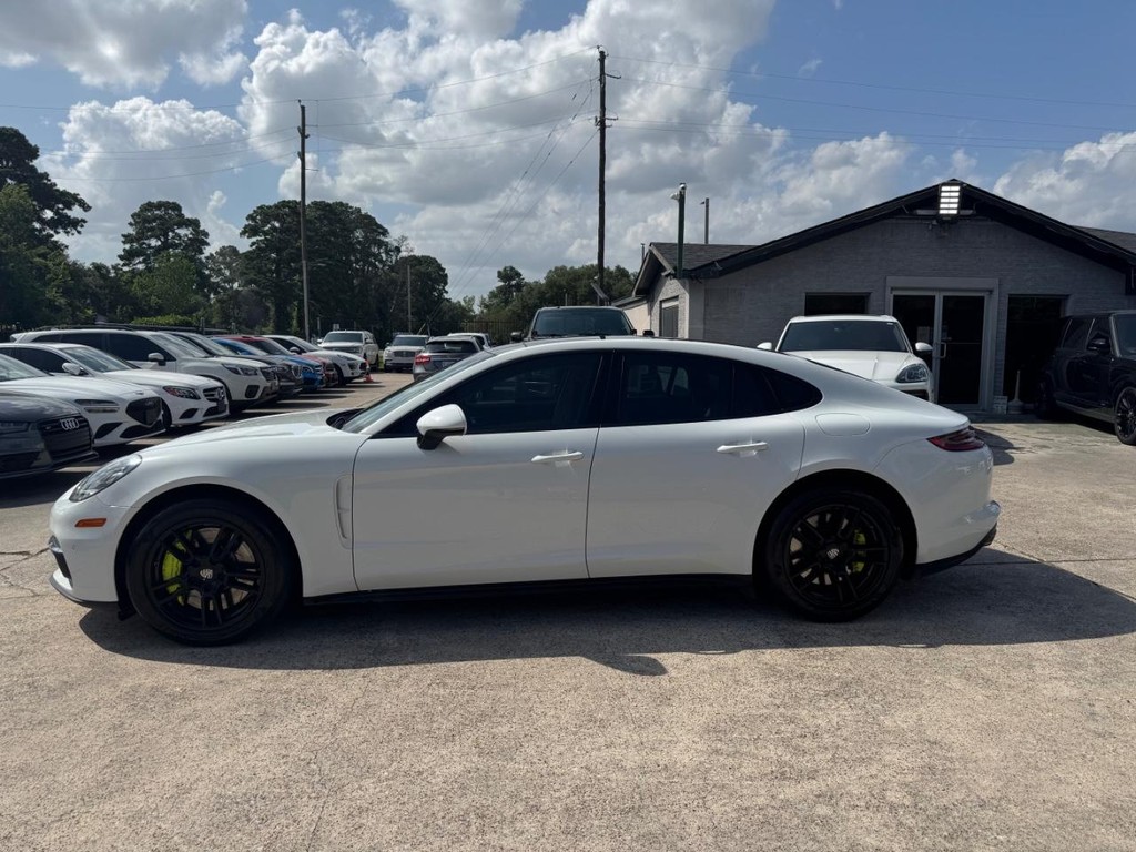 Porsche Panamera e-Hybrid Vehicle Full-screen Gallery Image 09