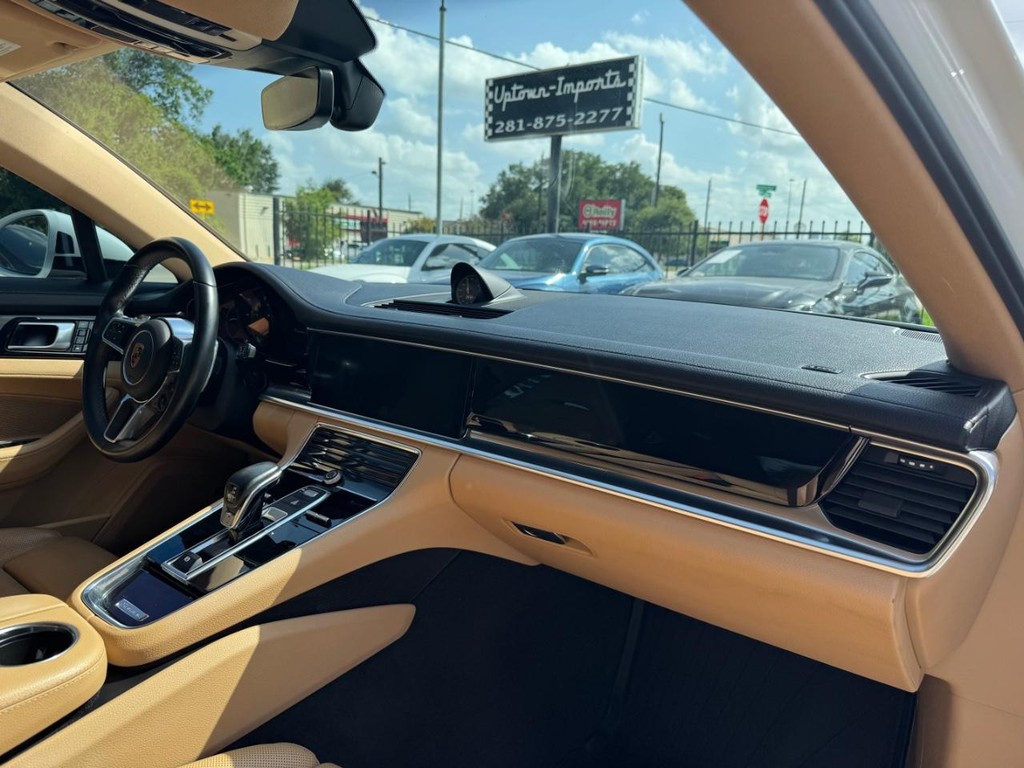 Porsche Panamera e-Hybrid Vehicle Full-screen Gallery Image 13