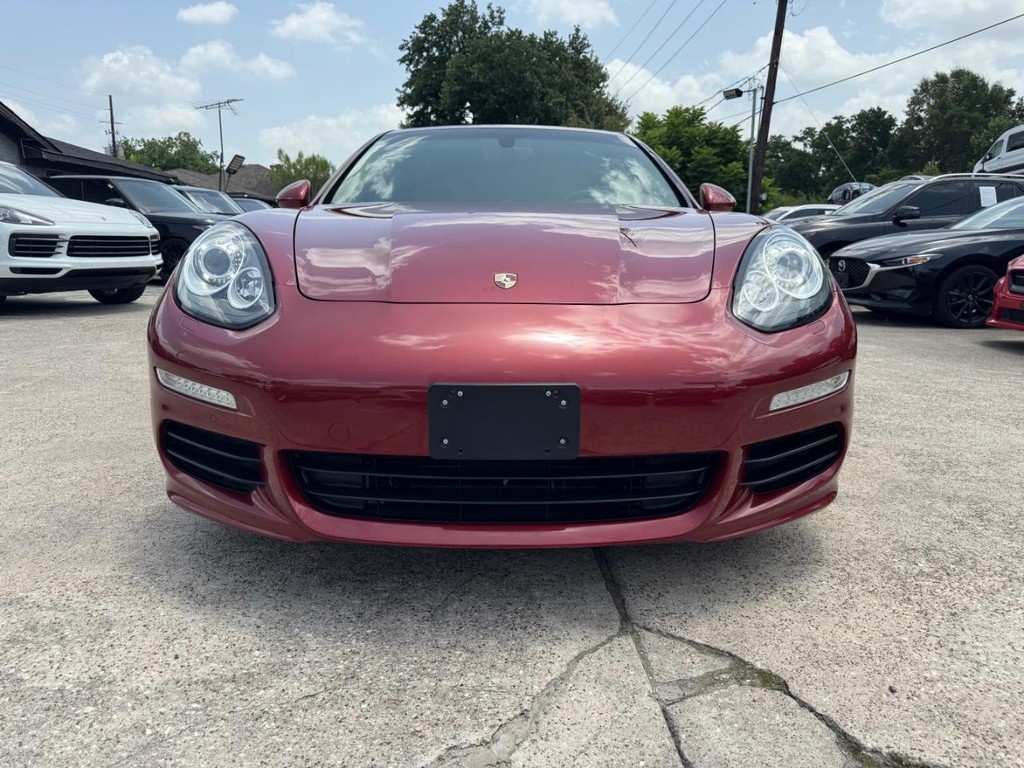 Porsche Panamera Vehicle Full-screen Gallery Image 02