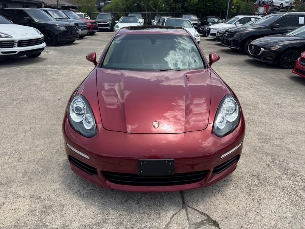 Porsche Panamera Vehicle Full-screen Gallery Image 03