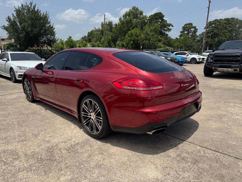 Porsche Panamera Vehicle Full-screen Gallery Image 08