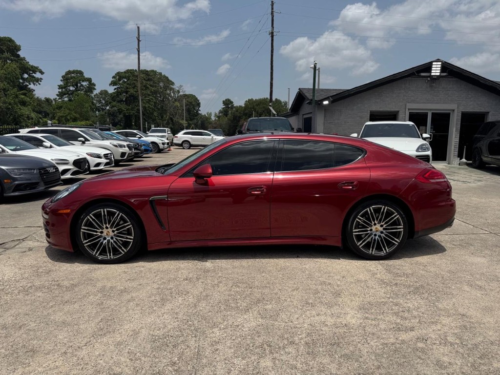 Porsche Panamera Vehicle Full-screen Gallery Image 09