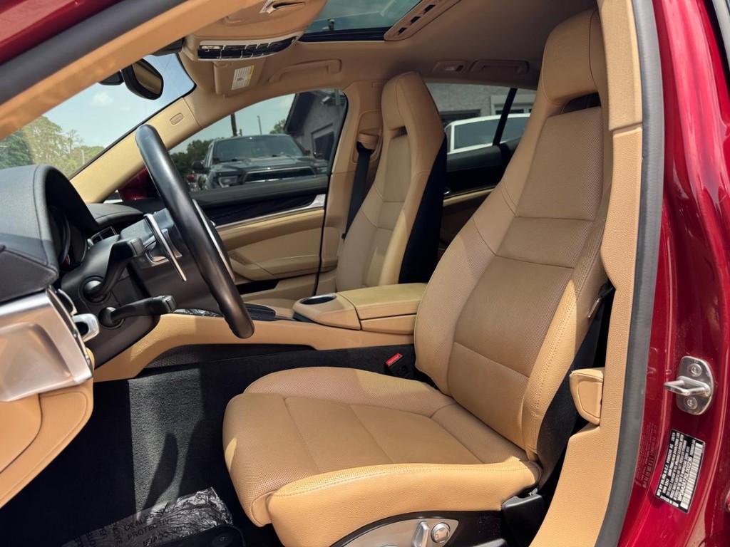 Porsche Panamera Vehicle Full-screen Gallery Image 11