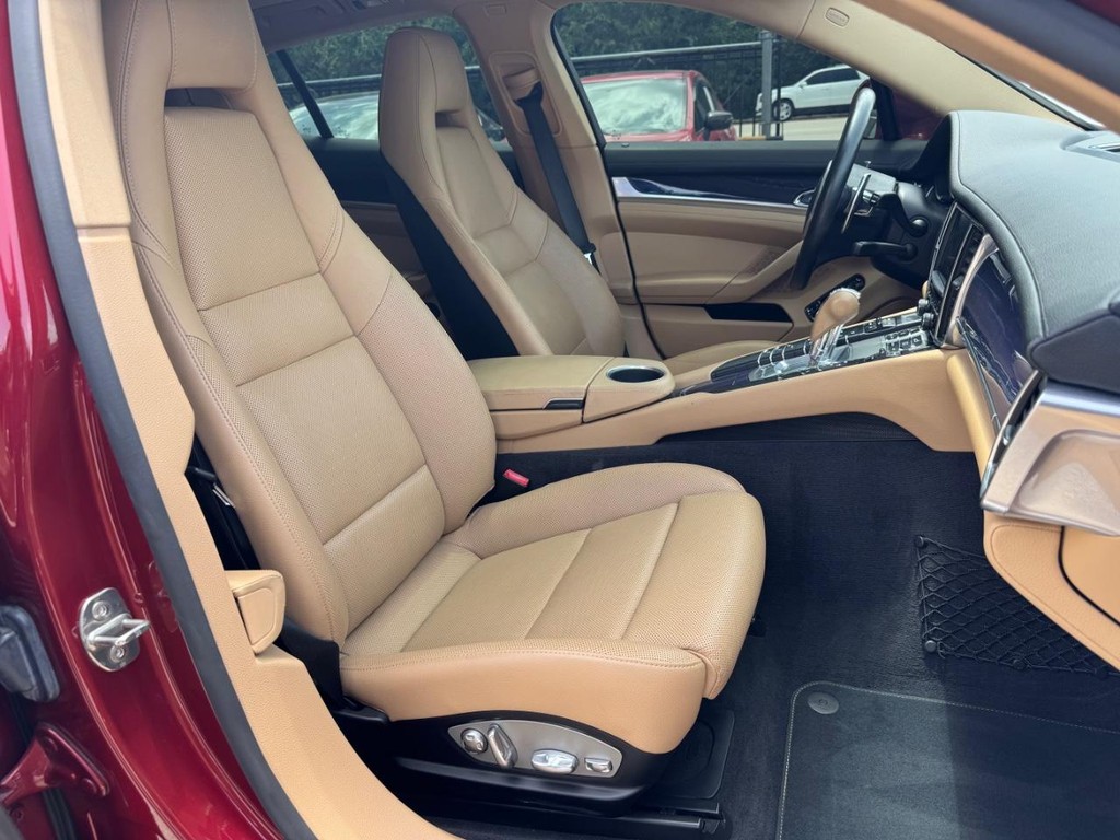 Porsche Panamera Vehicle Full-screen Gallery Image 14