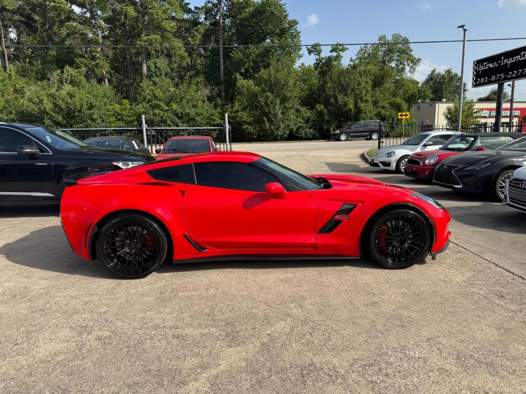 Chevrolet Corvette Vehicle Full-screen Gallery Image 05