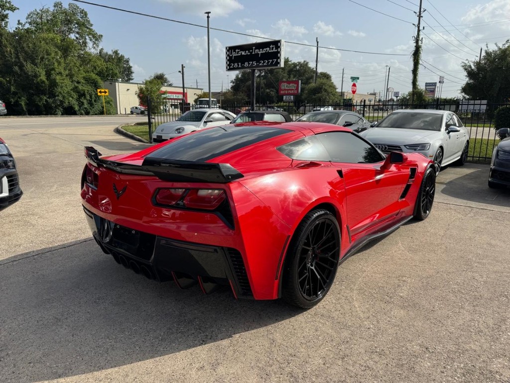 Chevrolet Corvette Vehicle Full-screen Gallery Image 06