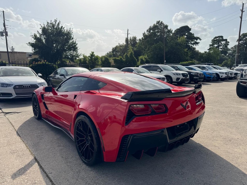 Chevrolet Corvette Vehicle Full-screen Gallery Image 08