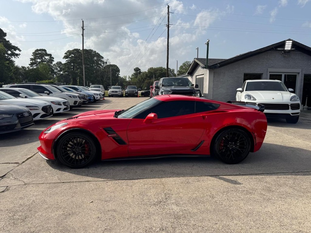 Chevrolet Corvette Vehicle Full-screen Gallery Image 09