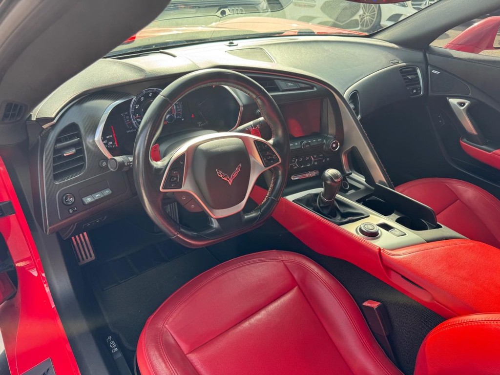 Chevrolet Corvette Vehicle Full-screen Gallery Image 10