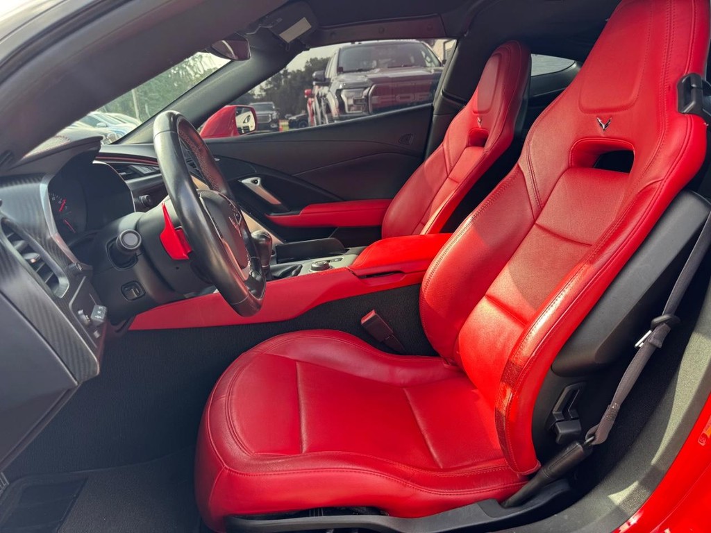 Chevrolet Corvette Vehicle Full-screen Gallery Image 11