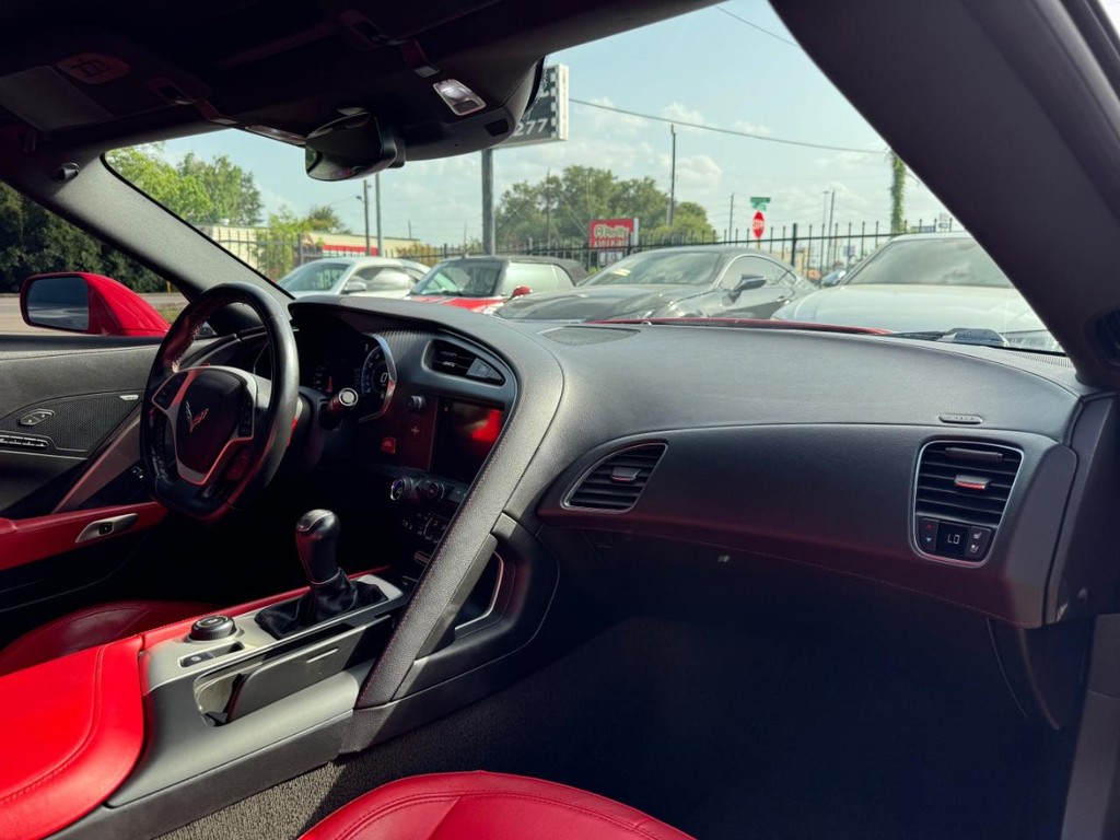Chevrolet Corvette Vehicle Full-screen Gallery Image 13