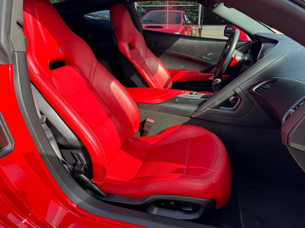 Chevrolet Corvette Vehicle Full-screen Gallery Image 14