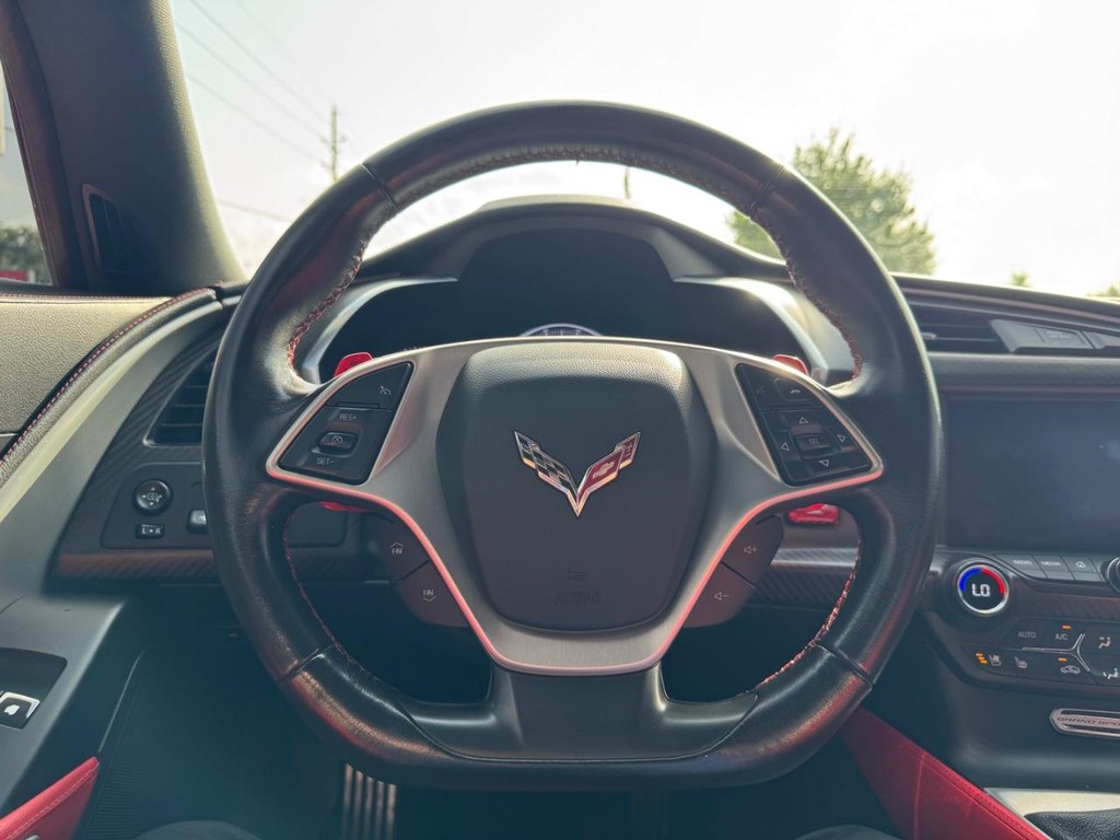 Chevrolet Corvette Vehicle Full-screen Gallery Image 16