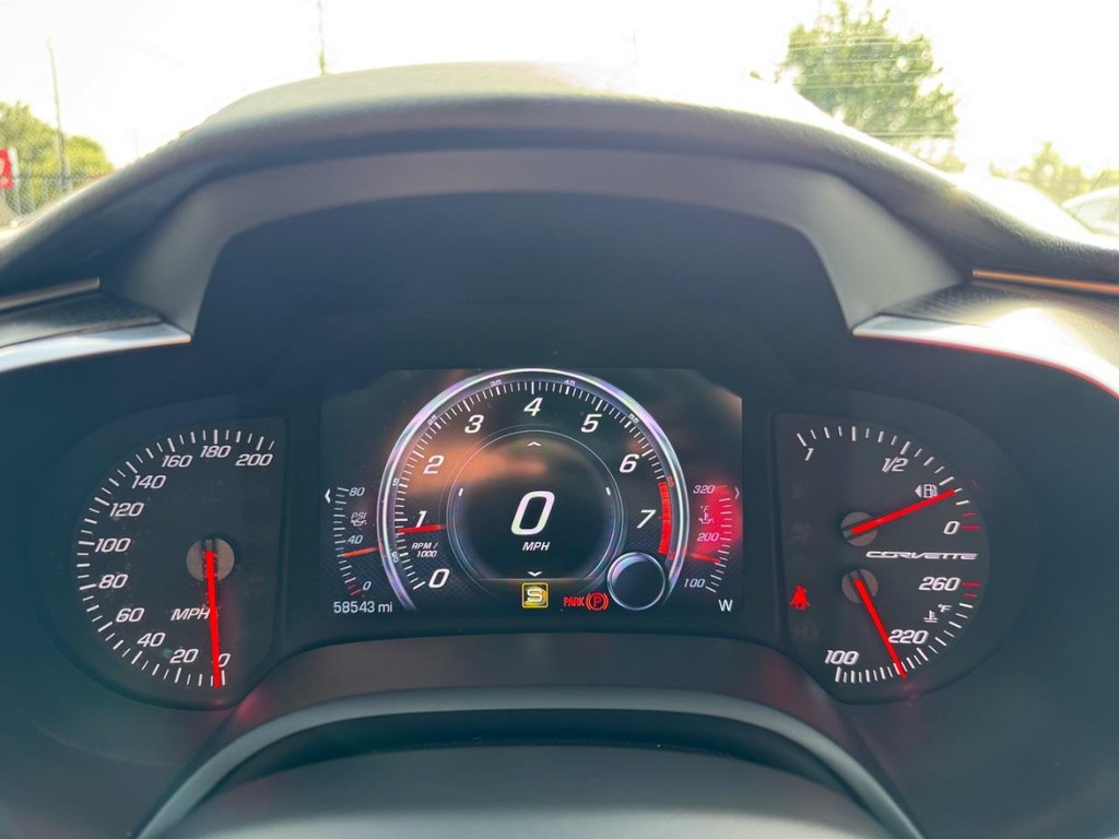 Chevrolet Corvette Vehicle Full-screen Gallery Image 17