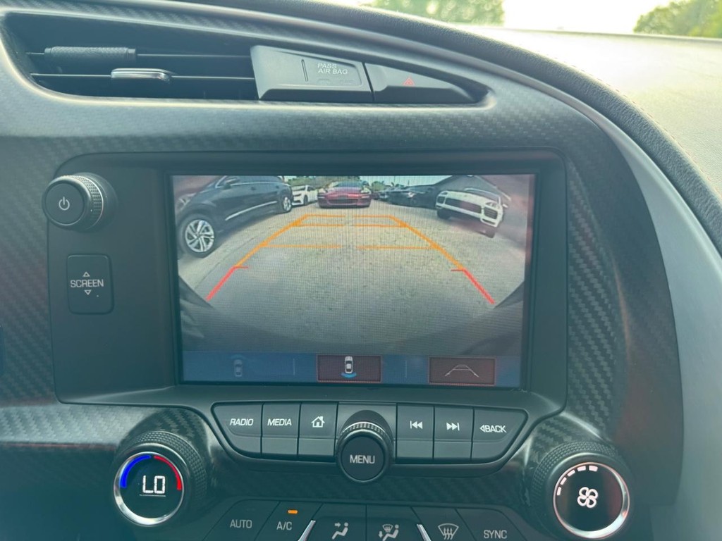 Chevrolet Corvette Vehicle Full-screen Gallery Image 19