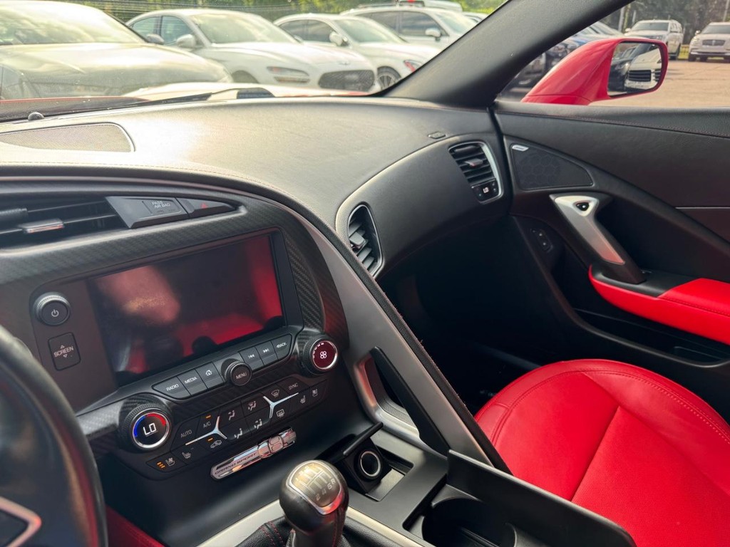 Chevrolet Corvette Vehicle Full-screen Gallery Image 21