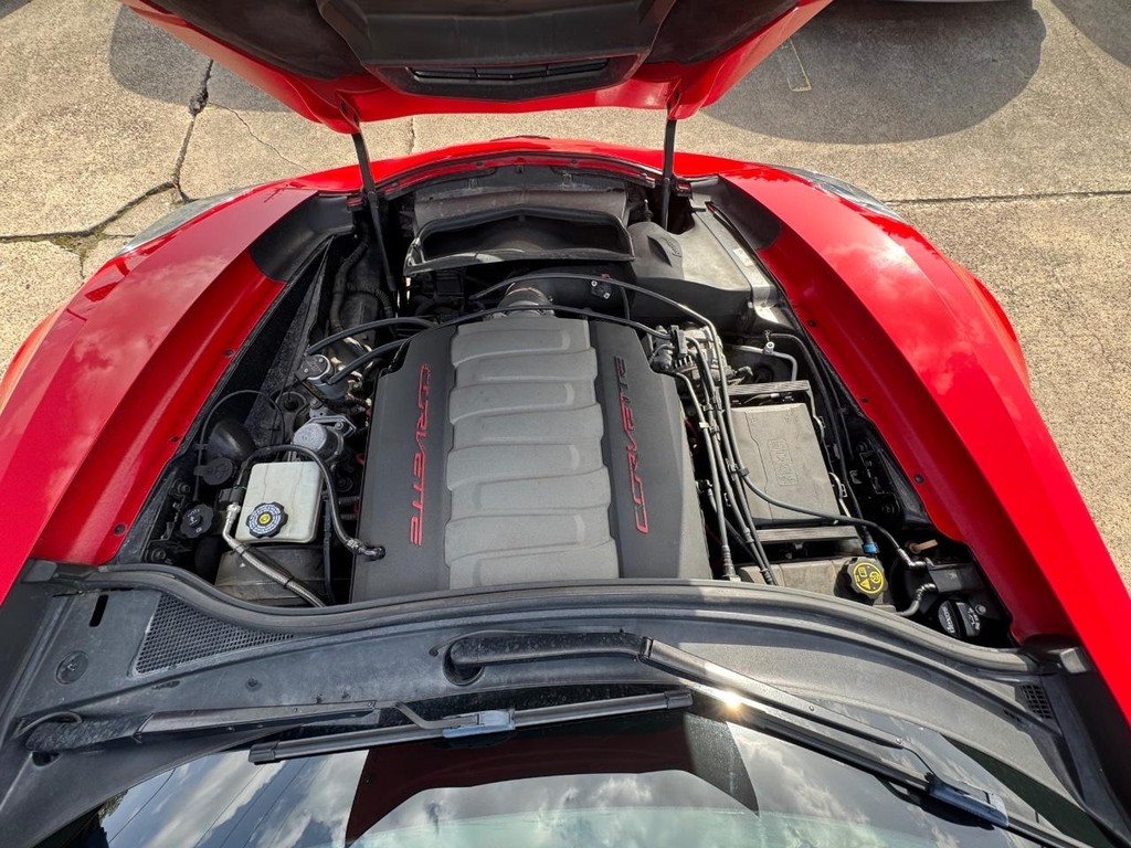 Chevrolet Corvette Vehicle Full-screen Gallery Image 23