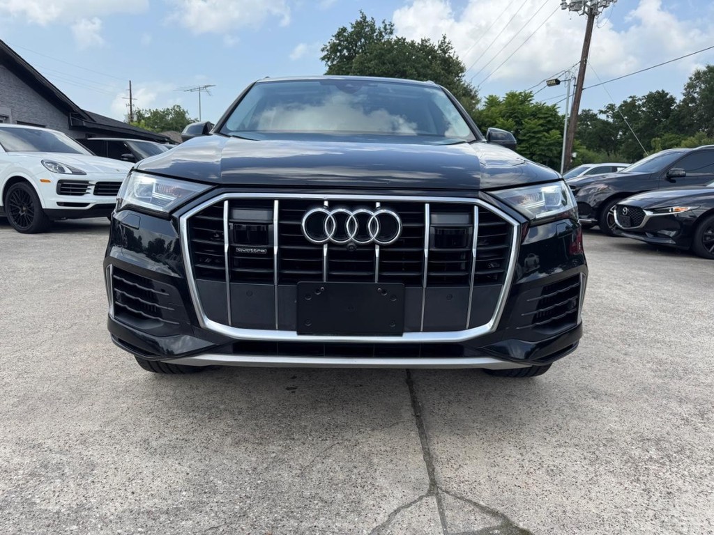 Audi Q7 Vehicle Full-screen Gallery Image 02