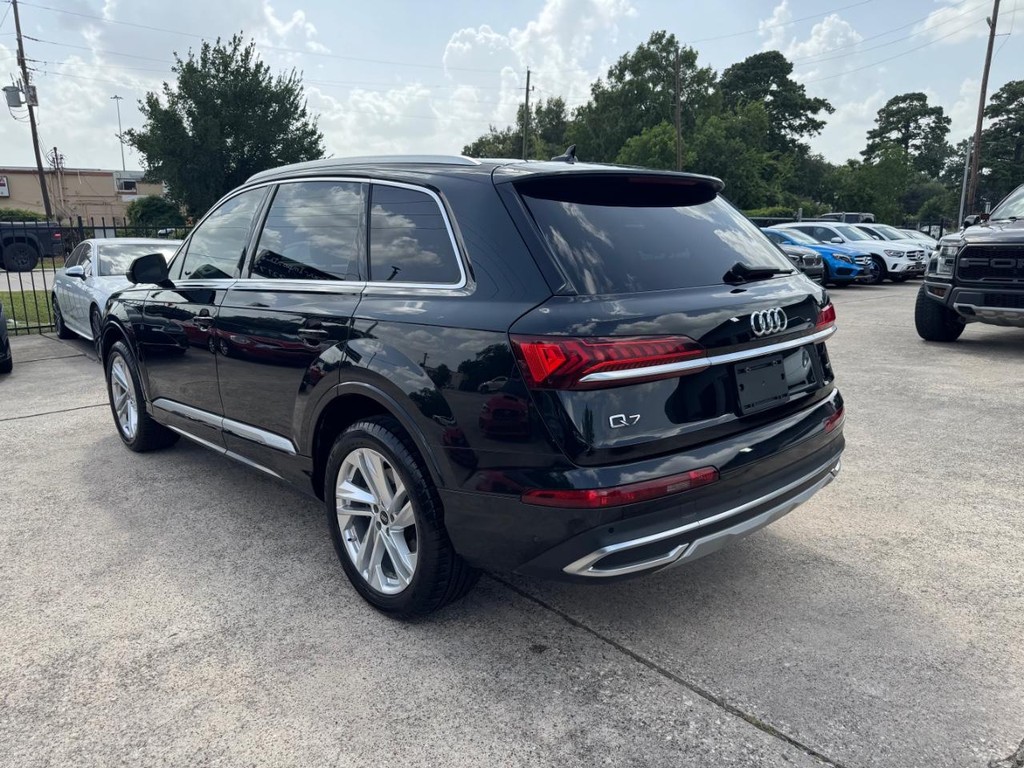Audi Q7 Vehicle Full-screen Gallery Image 08