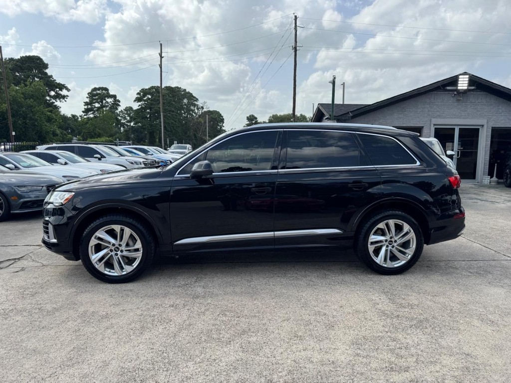 Audi Q7 Vehicle Full-screen Gallery Image 09