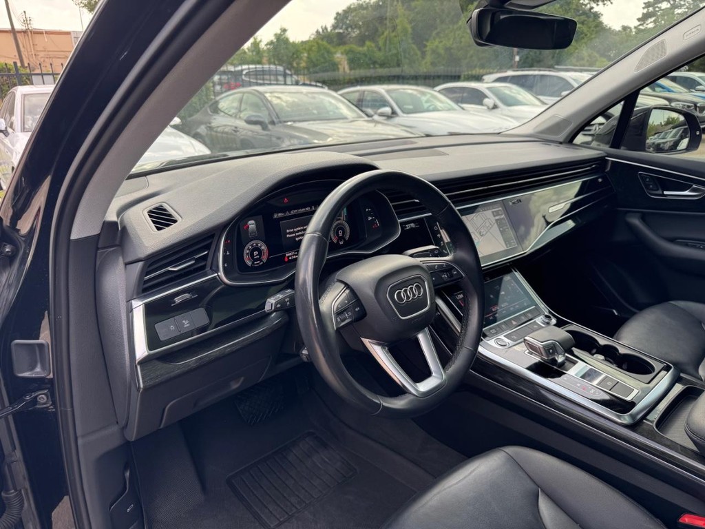 Audi Q7 Vehicle Full-screen Gallery Image 10