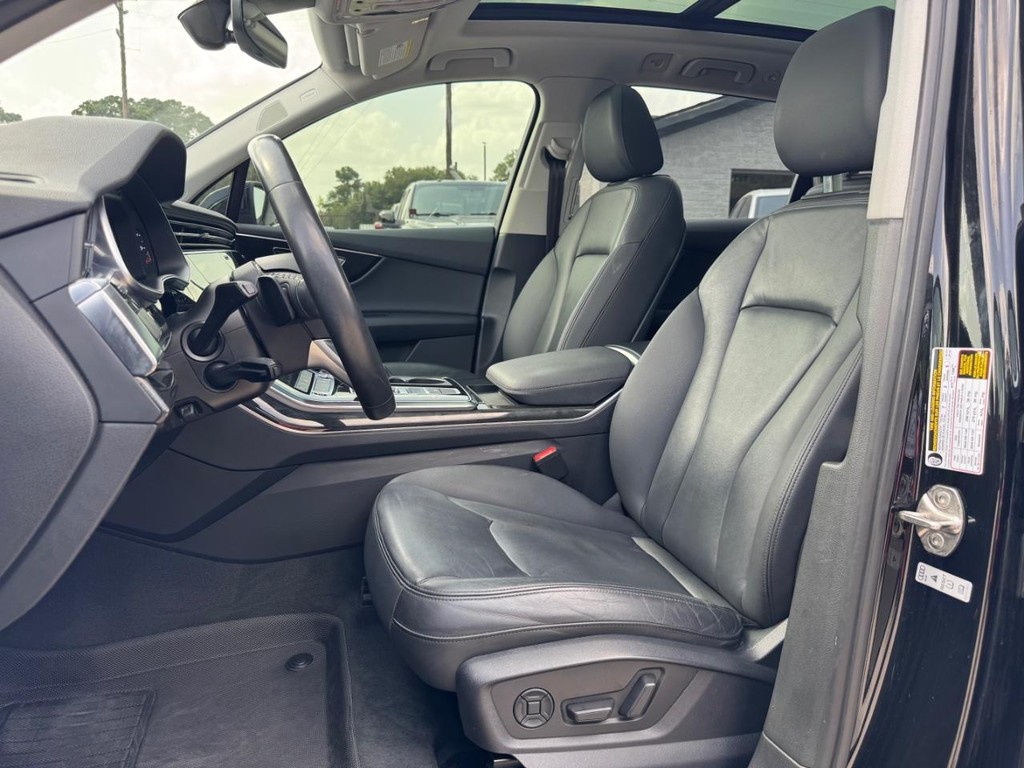 Audi Q7 Vehicle Full-screen Gallery Image 11
