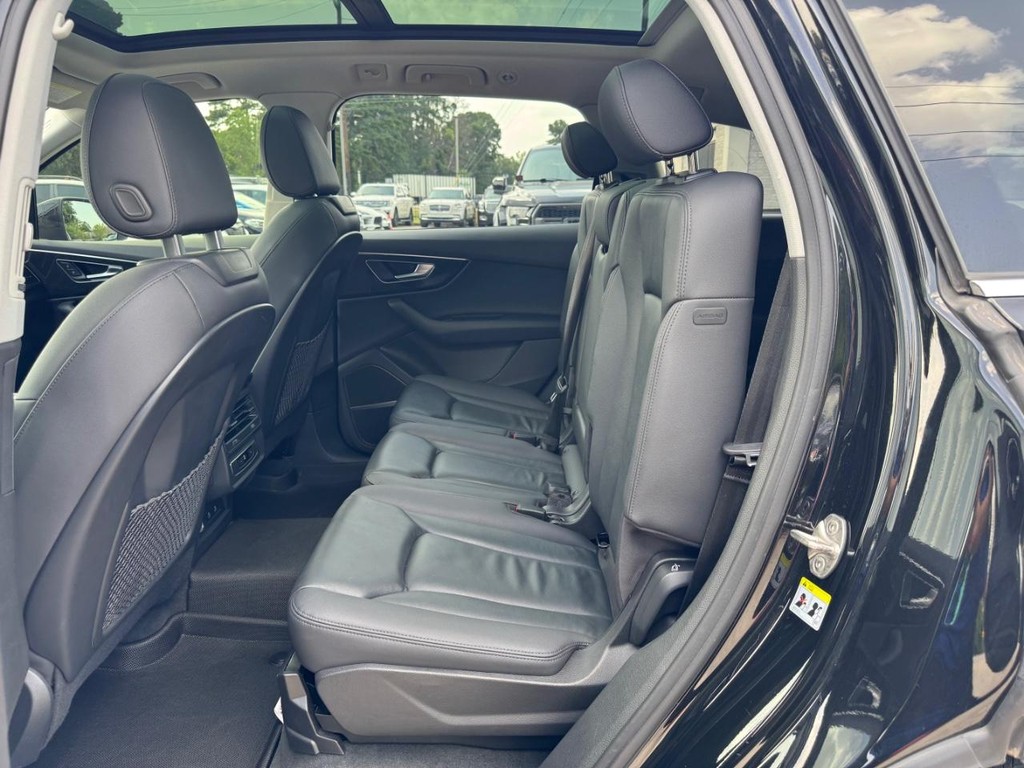 Audi Q7 Vehicle Full-screen Gallery Image 19