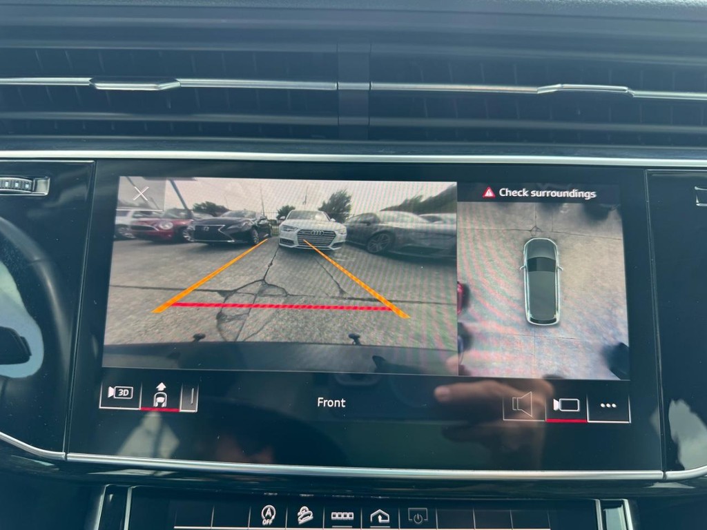 Audi Q7 Vehicle Full-screen Gallery Image 25
