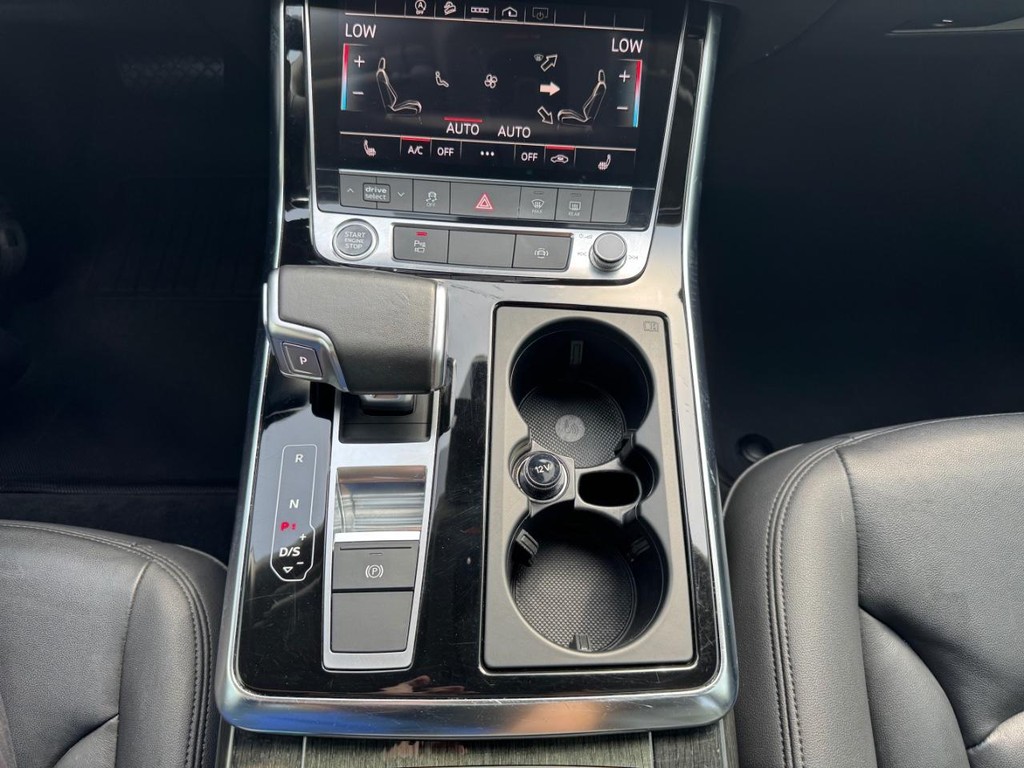 Audi Q7 Vehicle Full-screen Gallery Image 27
