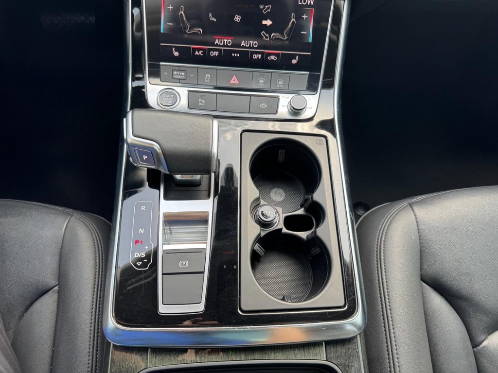 Audi Q7 Vehicle Full-screen Gallery Image 29