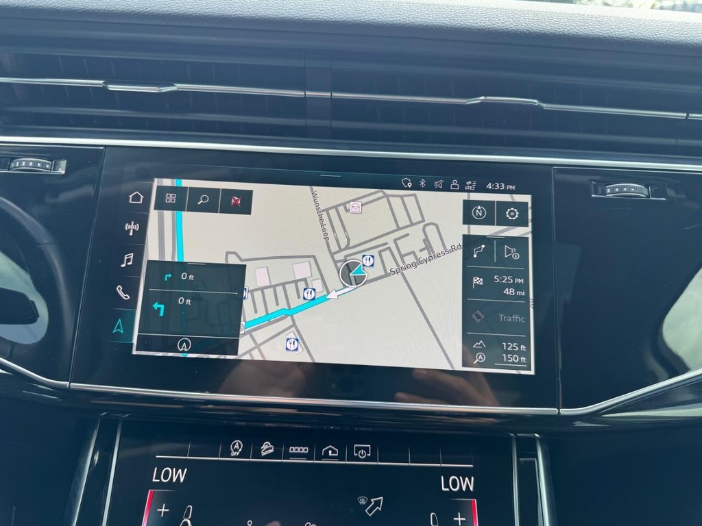 Audi Q7 Vehicle Full-screen Gallery Image 30