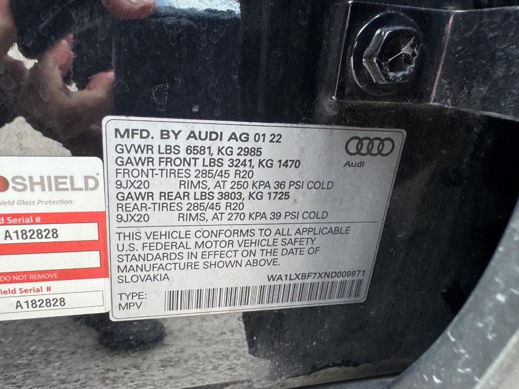 Audi Q7 Vehicle Full-screen Gallery Image 32